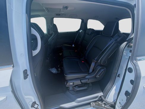 New 2026 Honda Odyssey Touring image 21