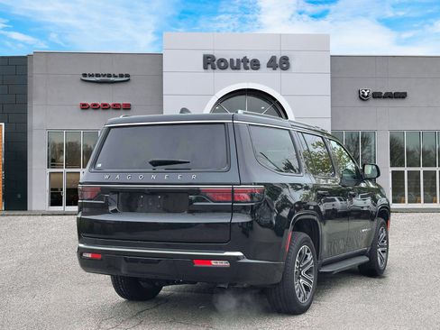 Used 2025 Jeep Wagoneer 4WD w/ Premium Group I image 5