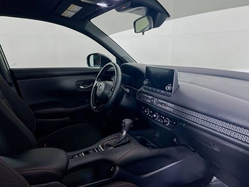 Used 2025 Honda HR-V Sport image 9