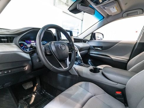 Used 2024 Toyota Venza LE AWD/4WD image 4