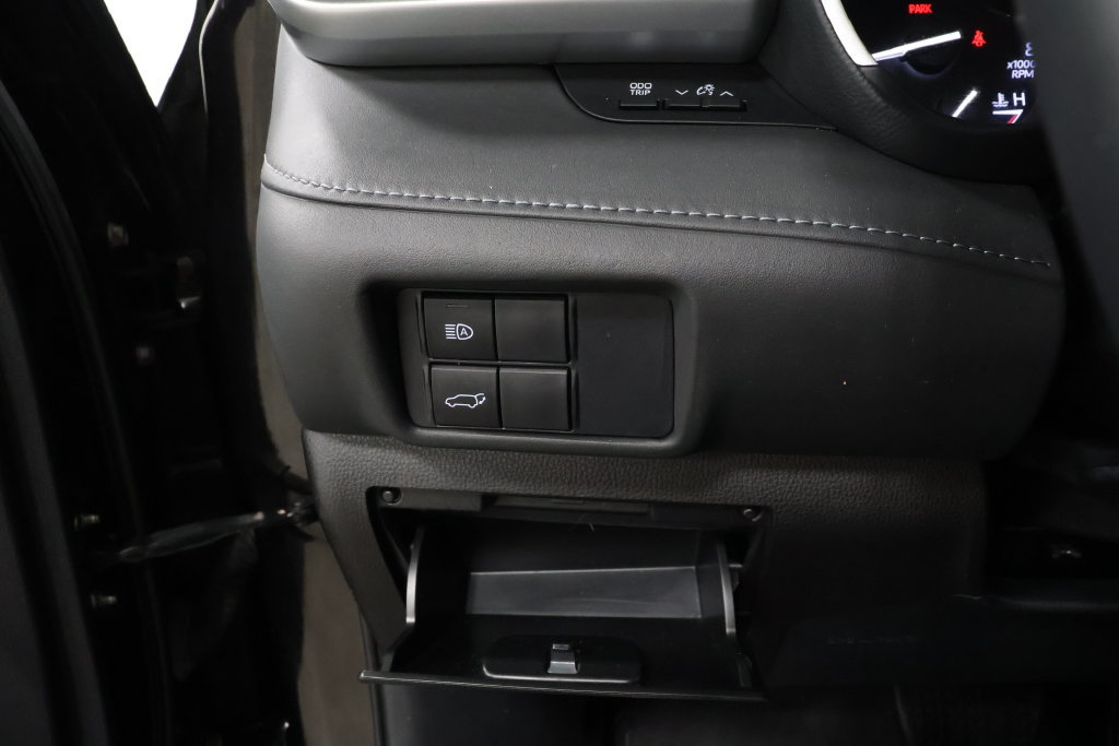 Used 2021 Toyota Highlander XLE AWD/4WD image 17