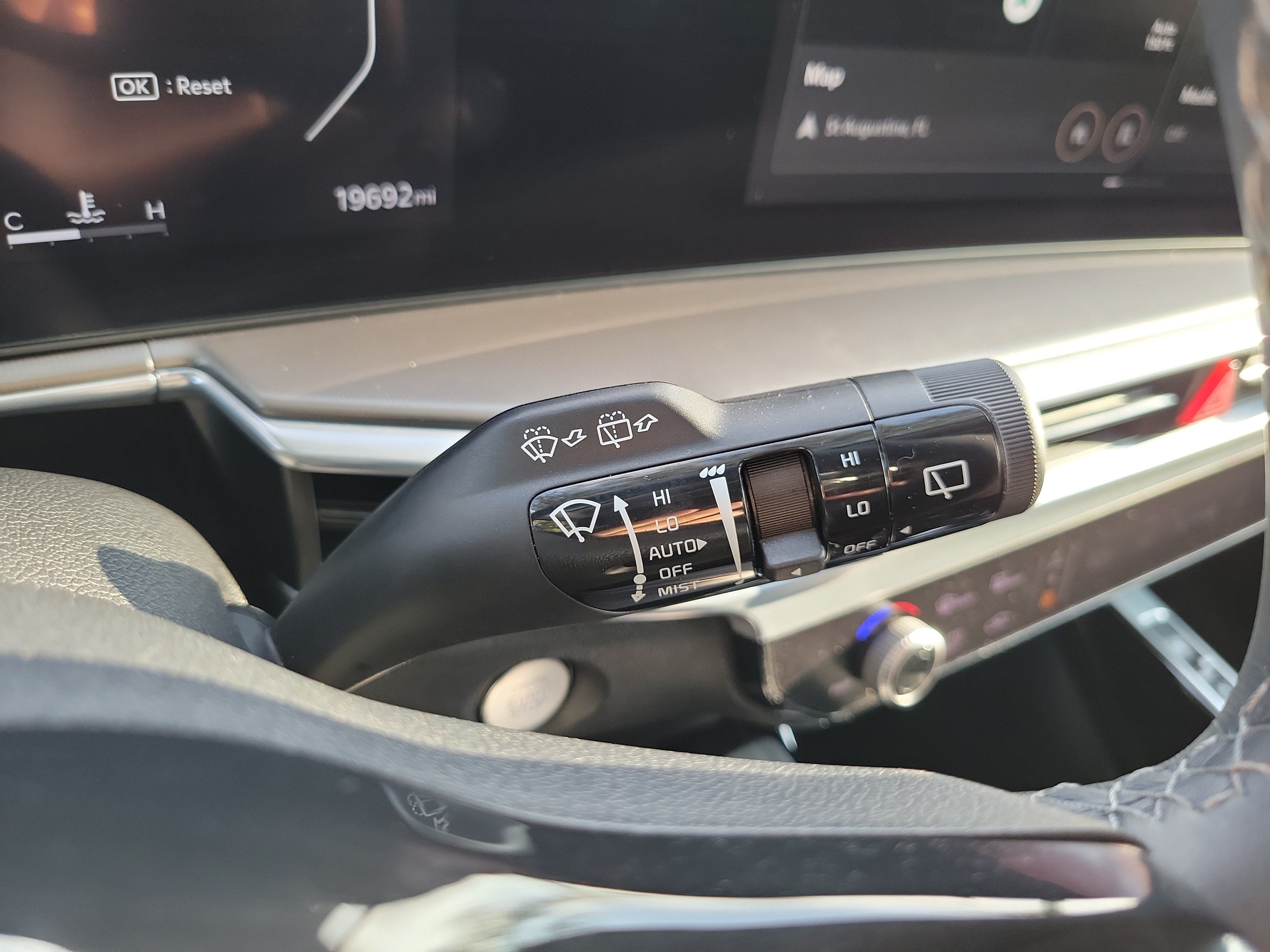 Certified 2025 Kia Sorento SX FWD image 29