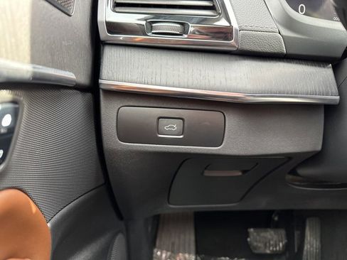 Certified 2024 Volvo XC90 B6 Ultimate w/ Protection Package image 32