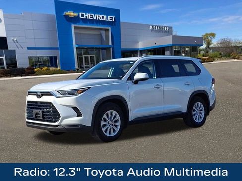 Used 2024 Toyota Grand Highlander XLE image 3