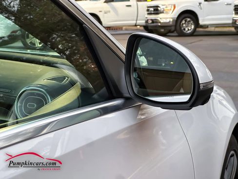 Used 2022 Mercedes-Benz C 300 C 300 4MATIC Sedan 4D w/ Exclusive Trim Package image 43