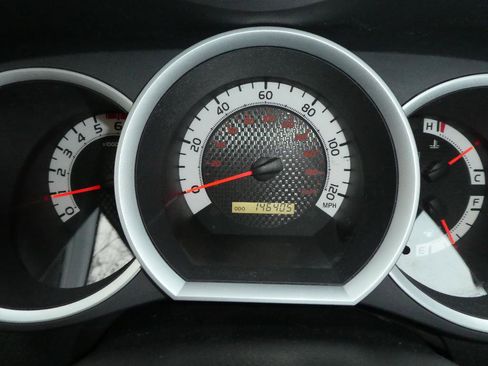 Used 2011 Toyota Tacoma PreRunner image 3