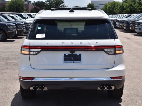 New 2026 Lincoln Aviator AWD image 8