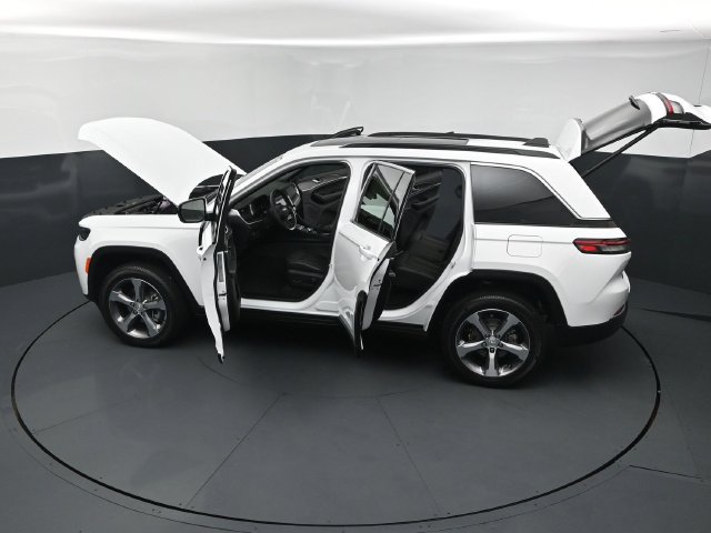 New 2026 Jeep Grand Cherokee Limited w/ Luxury Tech Group II AWD/4WD image 27