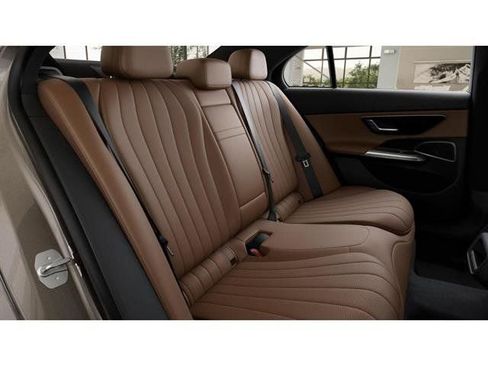 New 2026 Mercedes-Benz E 450 4MATIC Sedan image 5