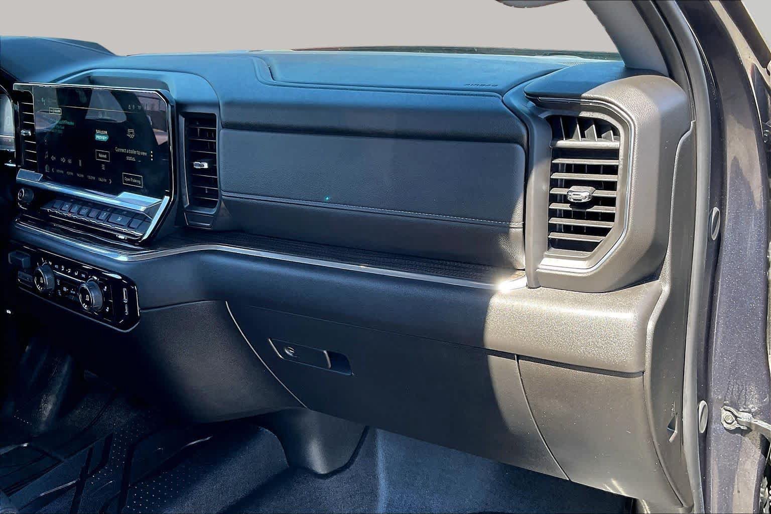 Used 2024 Chevrolet Silverado 1500 LT w/ Leather Package AWD/4WD image 17