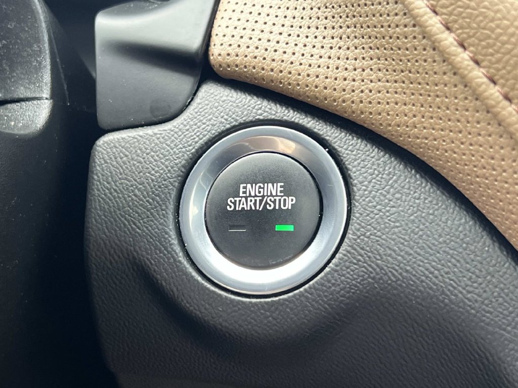 Used 2022 Chevrolet Equinox Premier AWD/4WD image 24