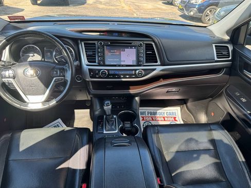 Used 2019 Toyota Highlander Limited Platinum AWD/4WD image 28