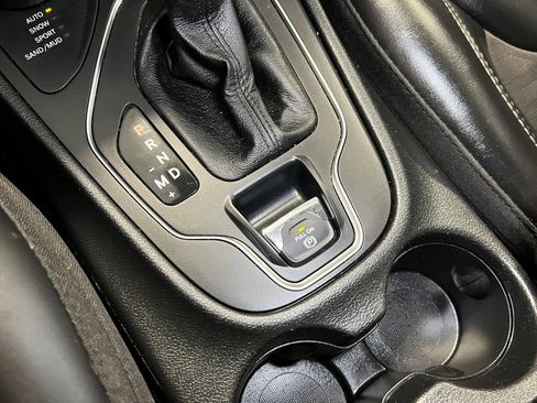 Used 2022 Jeep Cherokee Latitude w/ Sun & Sound Group image 48