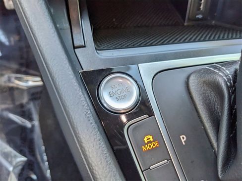 Used 2017 Volkswagen Golf R 4-Door image 26