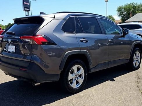 Used 2021 Toyota RAV4 XLE w/ Convenience Package FWD image 9