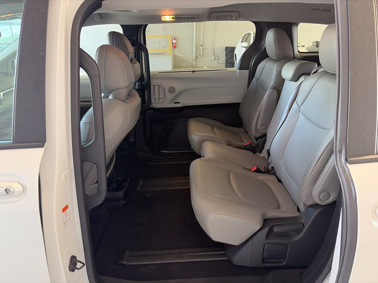 Used 2025 Toyota Sienna XLE FWD image 8
