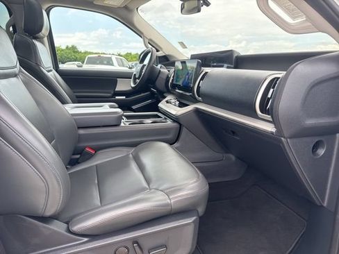 Used 2025 Ford Expedition Active AWD/4WD image 21