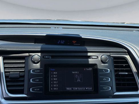 Used 2019 Toyota Highlander LE FWD image 22