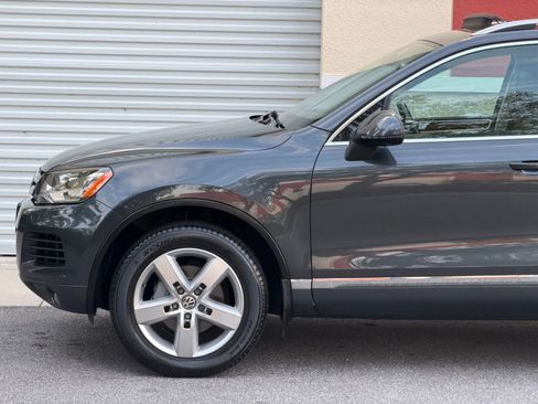 Used 2012 Volkswagen Touareg Sport AWD/4WD image 37