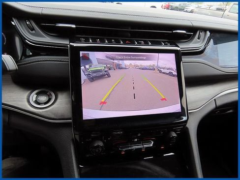 Certified 2022 Jeep Grand Cherokee L Limited image 18