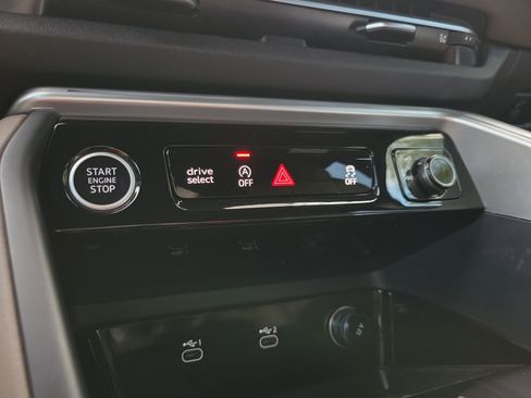 Used 2025 Audi Q5 Premium Plus w/ Premium Plus AWD/4WD image 27