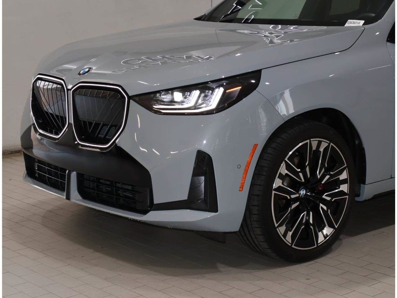 Certified 2025 BMW X3 xDrive30i w/ M Sport Package AWD/4WD image 2