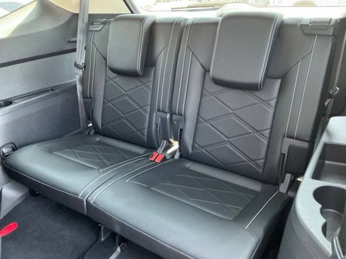 Certified 2025 Volkswagen Atlas SE FWD image 17