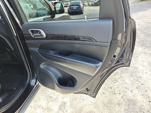 Used 2012 Jeep Grand Cherokee Laredo w/ Laredo E Group image 24