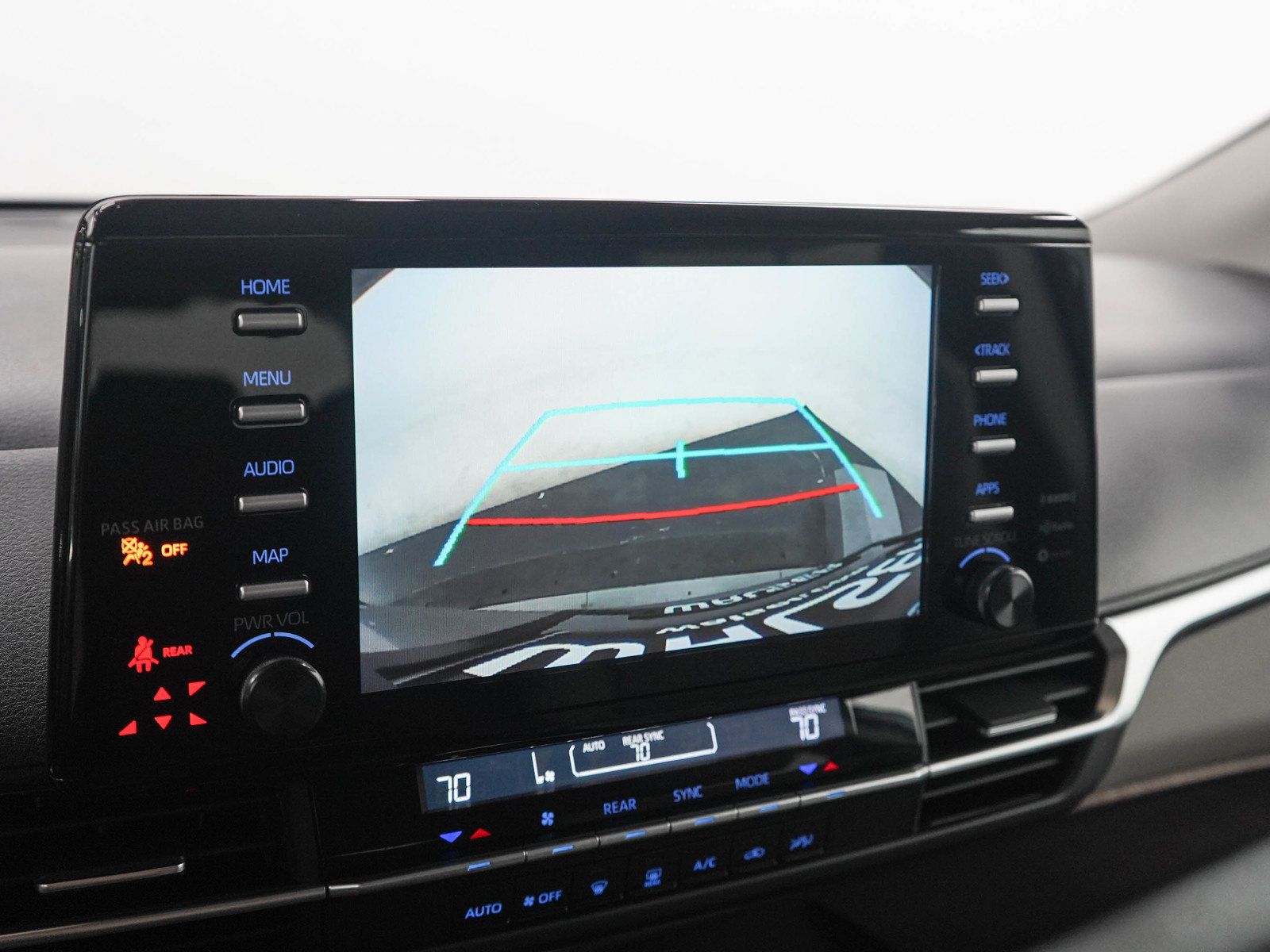 Used 2024 Toyota Sienna LE FWD image 23