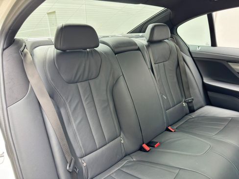 Used 2022 BMW 740i w/ M Sport Package RWD image 46