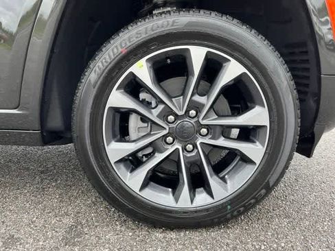 New 2025 Jeep Grand Cherokee L Overland w/ Luxury Tech Group IV image 41