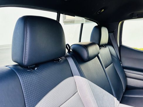 Used 2022 Toyota Tacoma TRD Sport image 30