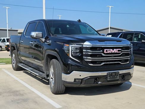 Used 2025 GMC Sierra 1500 SLT RWD image 1