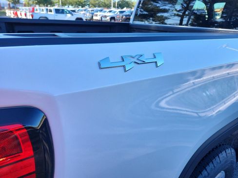 New 2026 GMC Sierra 1500 SLE image 5