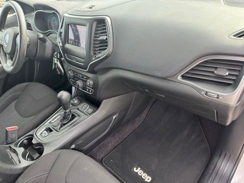 Used 2019 Jeep Cherokee Latitude w/ Popular Appearance Group image 25