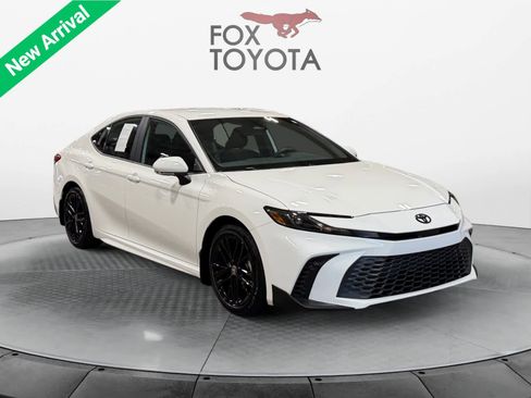 Used 2025 Toyota Camry SE FWD image 8