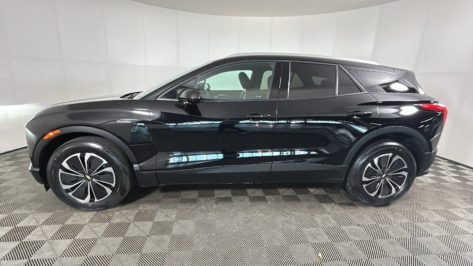 Used 2024 Chevrolet Blazer EV LT AWD/4WD image 7