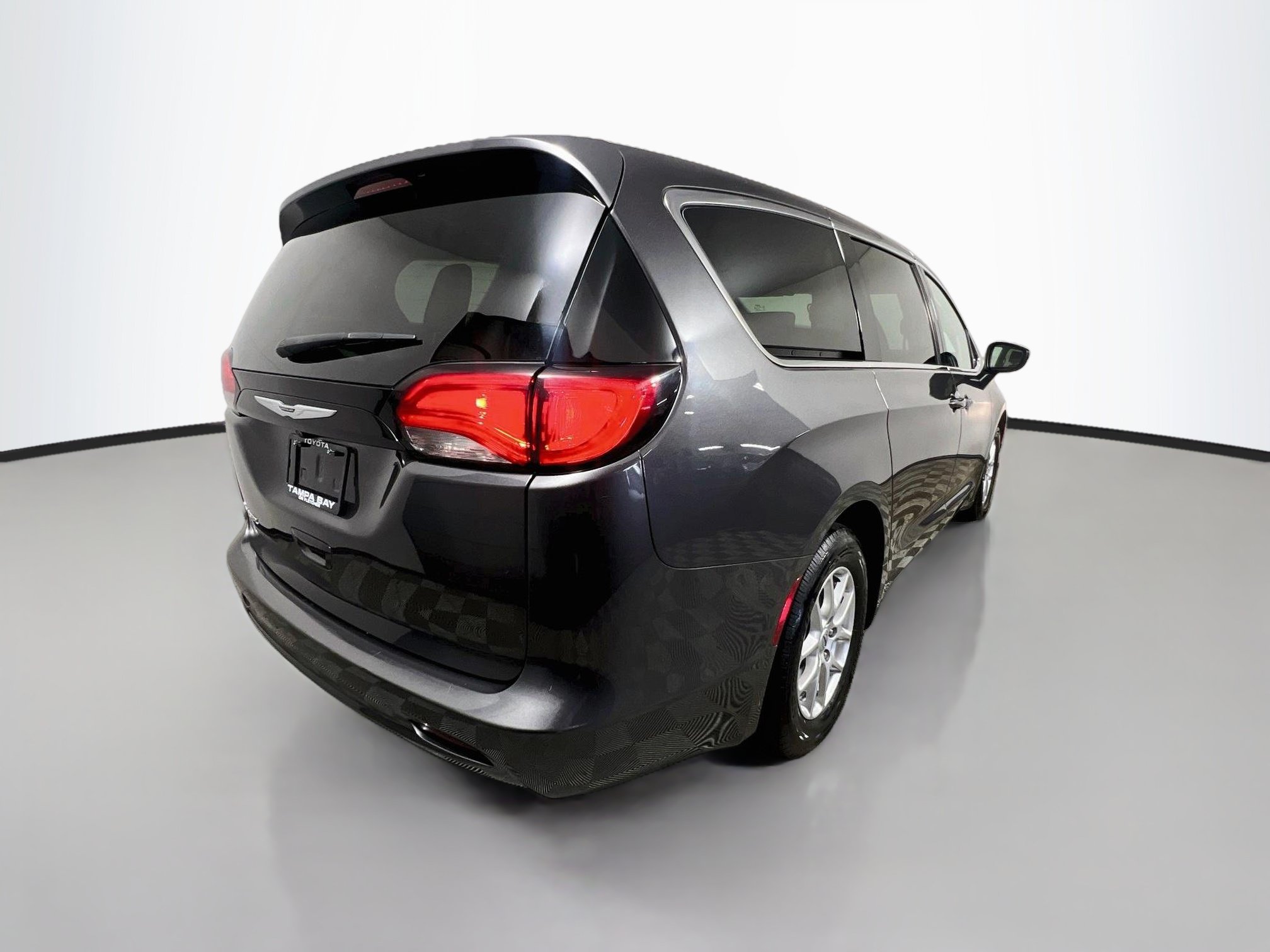 Used 2023 Chrysler Voyager LX FWD image 4