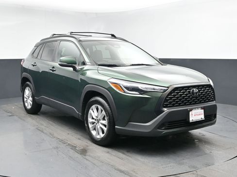 Used 2023 Toyota Corolla Cross LE w/ Moonroof Package image 2