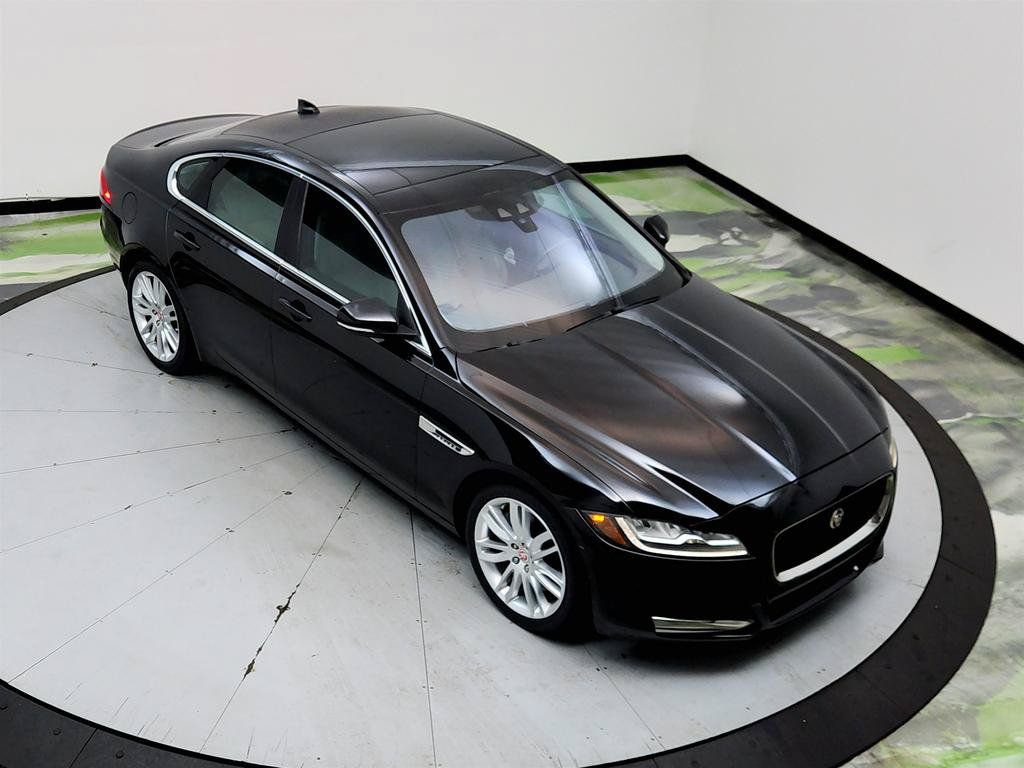 Used 2016 Jaguar XF Prestige RWD image 34
