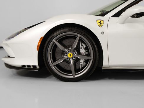 Certified 2022 Ferrari F8 Tributo RWD image 10