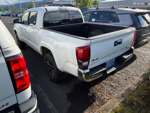 Used 2022 Toyota Tacoma SR5 AWD/4WD image 3