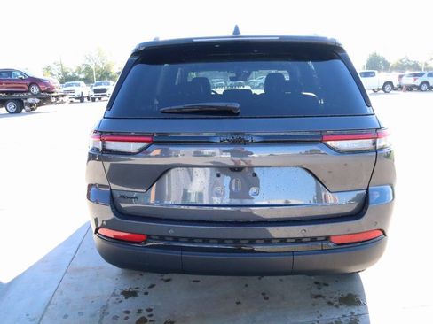 New 2025 Jeep Grand Cherokee Altitude image 22