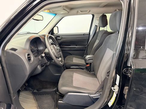 Used 2016 Jeep Patriot Sport w/ Power Value Group AWD/4WD image 2