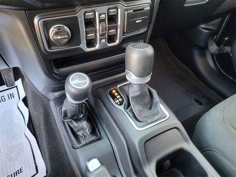 Used 2023 Jeep Gladiator Willys image 20