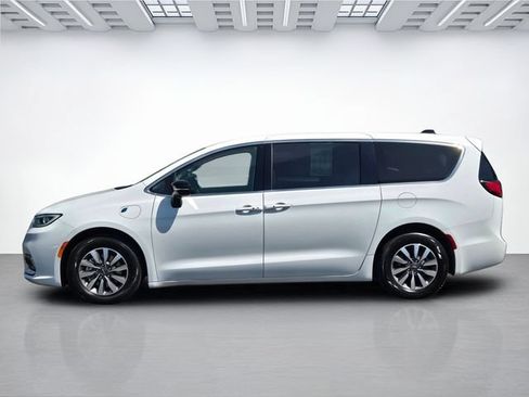Used 2024 Chrysler Pacifica Limited FWD image 7