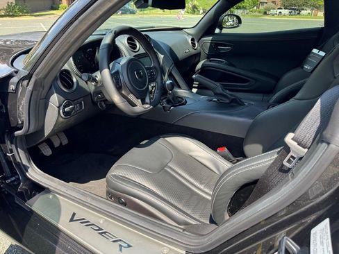 Used 2017 Dodge Viper GTC w/ GTS Interior Package RWD image 17