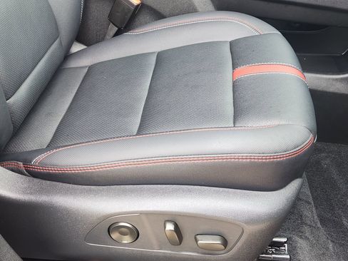Used 2025 Chevrolet Traverse RS FWD image 27