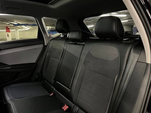 Used 2023 Volkswagen Taos SE w/ Panoramic Sunroof Package AWD/4WD image 21
