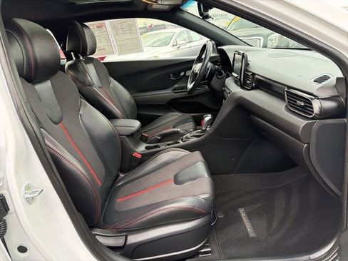 Used 2019 Hyundai Veloster Turbo image 25